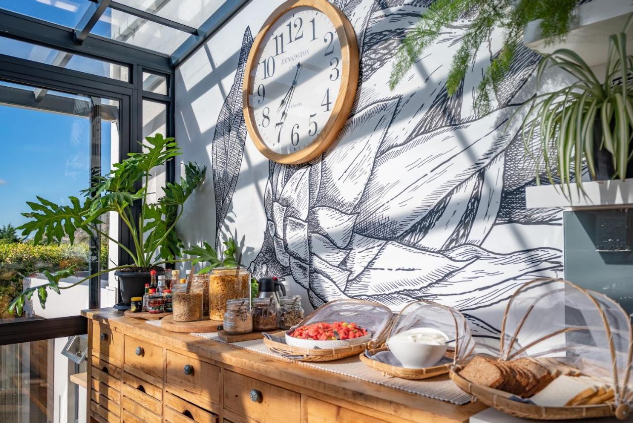Hout & About Guest House Hout Bay Bagian luar foto