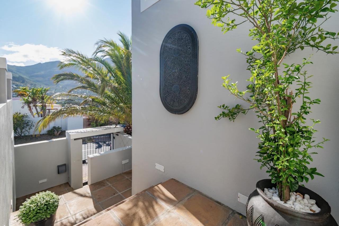 Hout & About Guest House Hout Bay Bagian luar foto