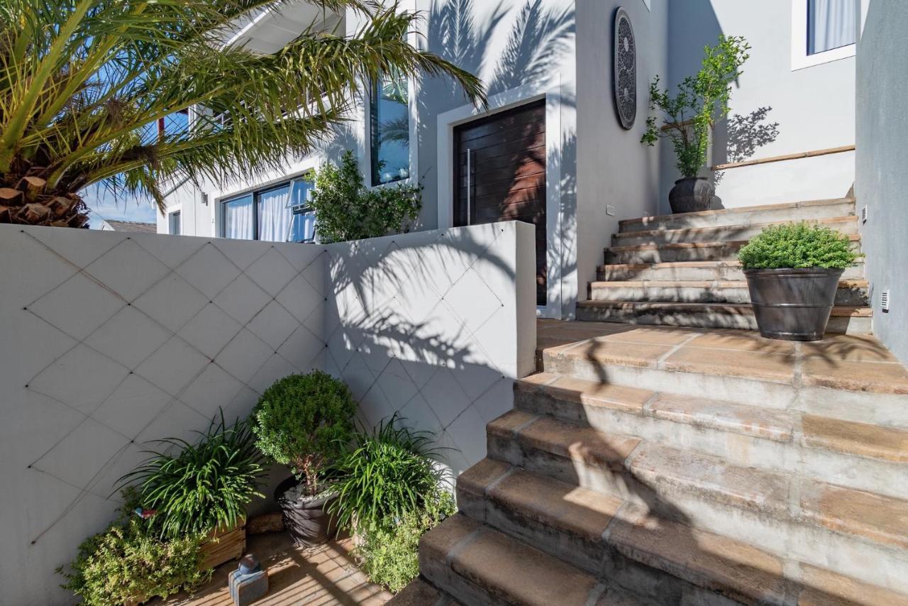 Hout & About Guest House Hout Bay Bagian luar foto