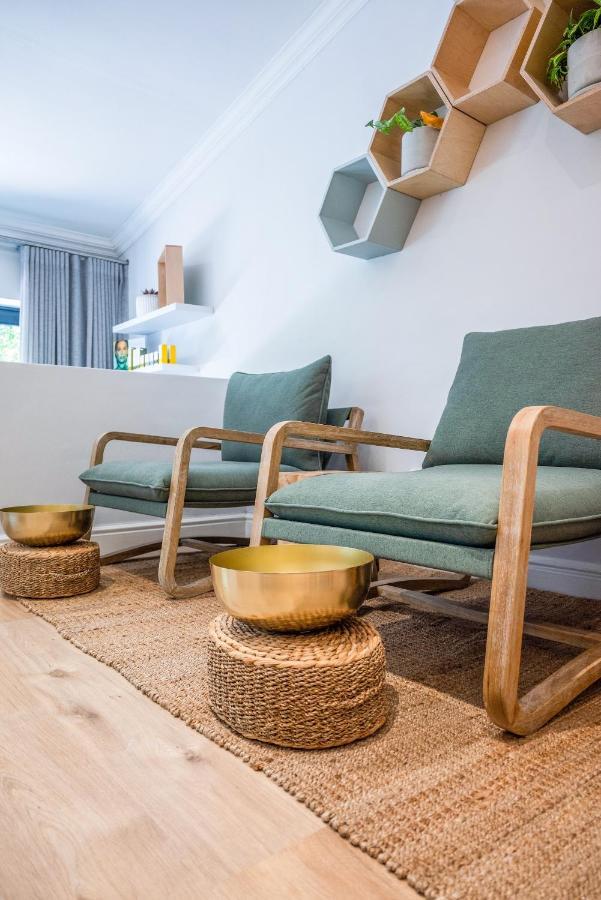 Hout & About Guest House Hout Bay Bagian luar foto