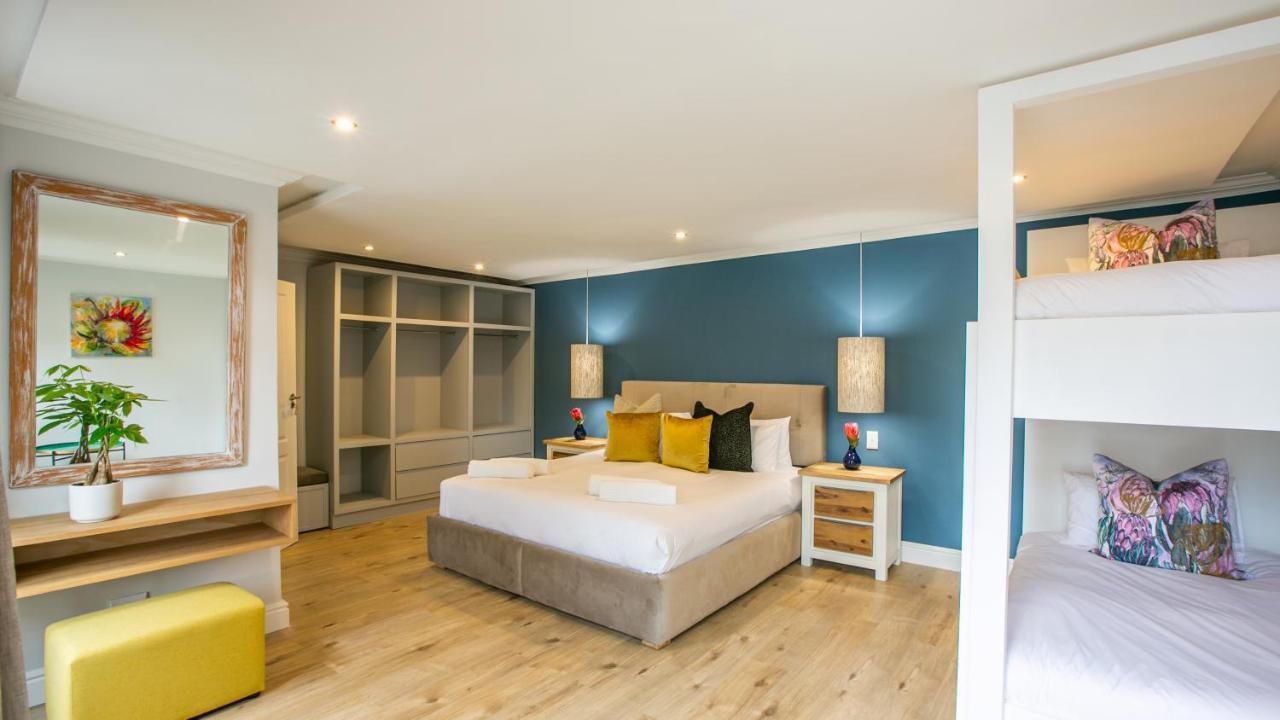 Hout & About Guest House Hout Bay Bagian luar foto
