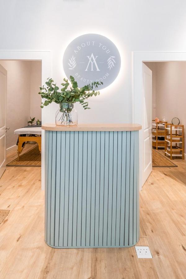 Hout & About Guest House Hout Bay Bagian luar foto