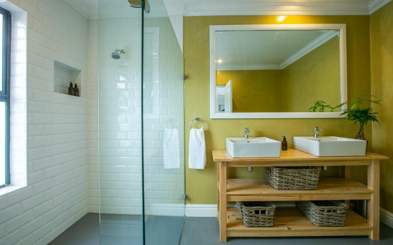 Hout & About Guest House Hout Bay Bagian luar foto