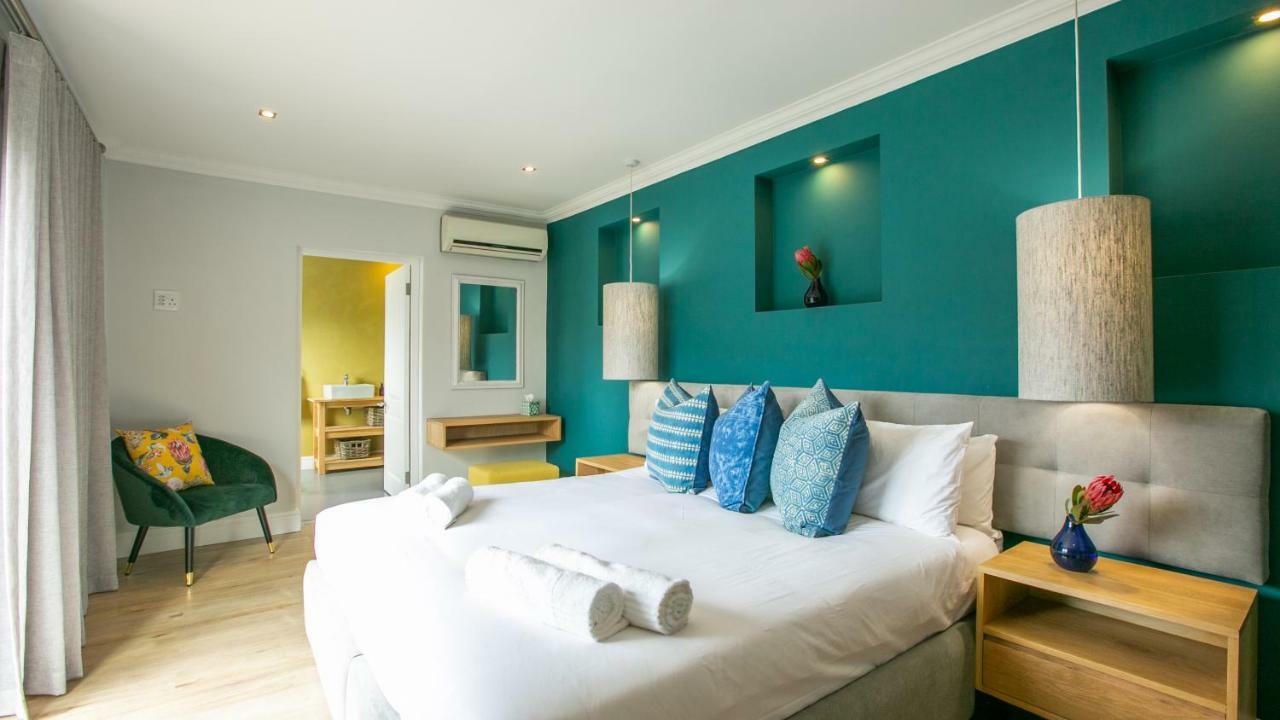 Hout & About Guest House Hout Bay Bagian luar foto