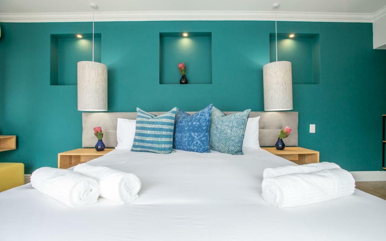 Hout & About Guest House Hout Bay Bagian luar foto
