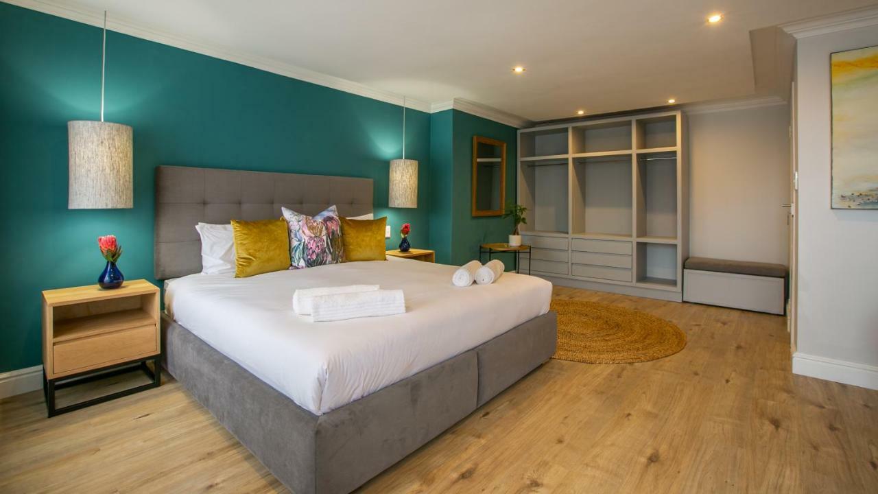 Hout & About Guest House Hout Bay Bagian luar foto