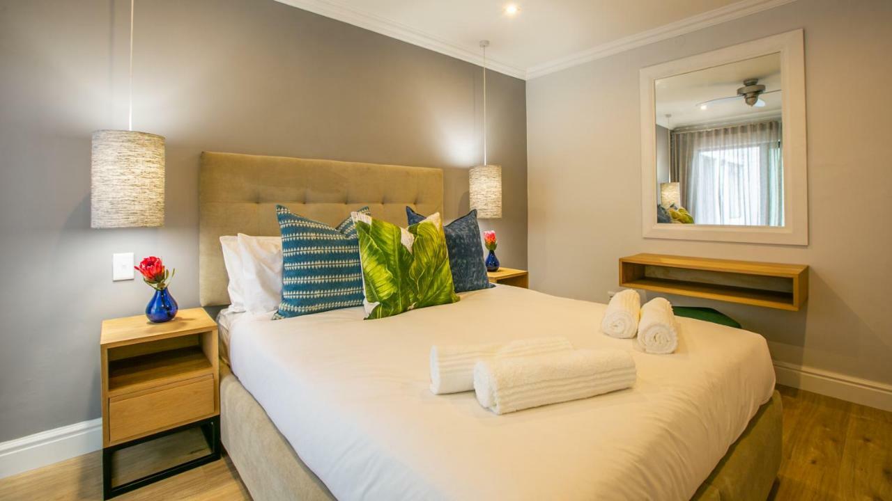 Hout & About Guest House Hout Bay Bagian luar foto