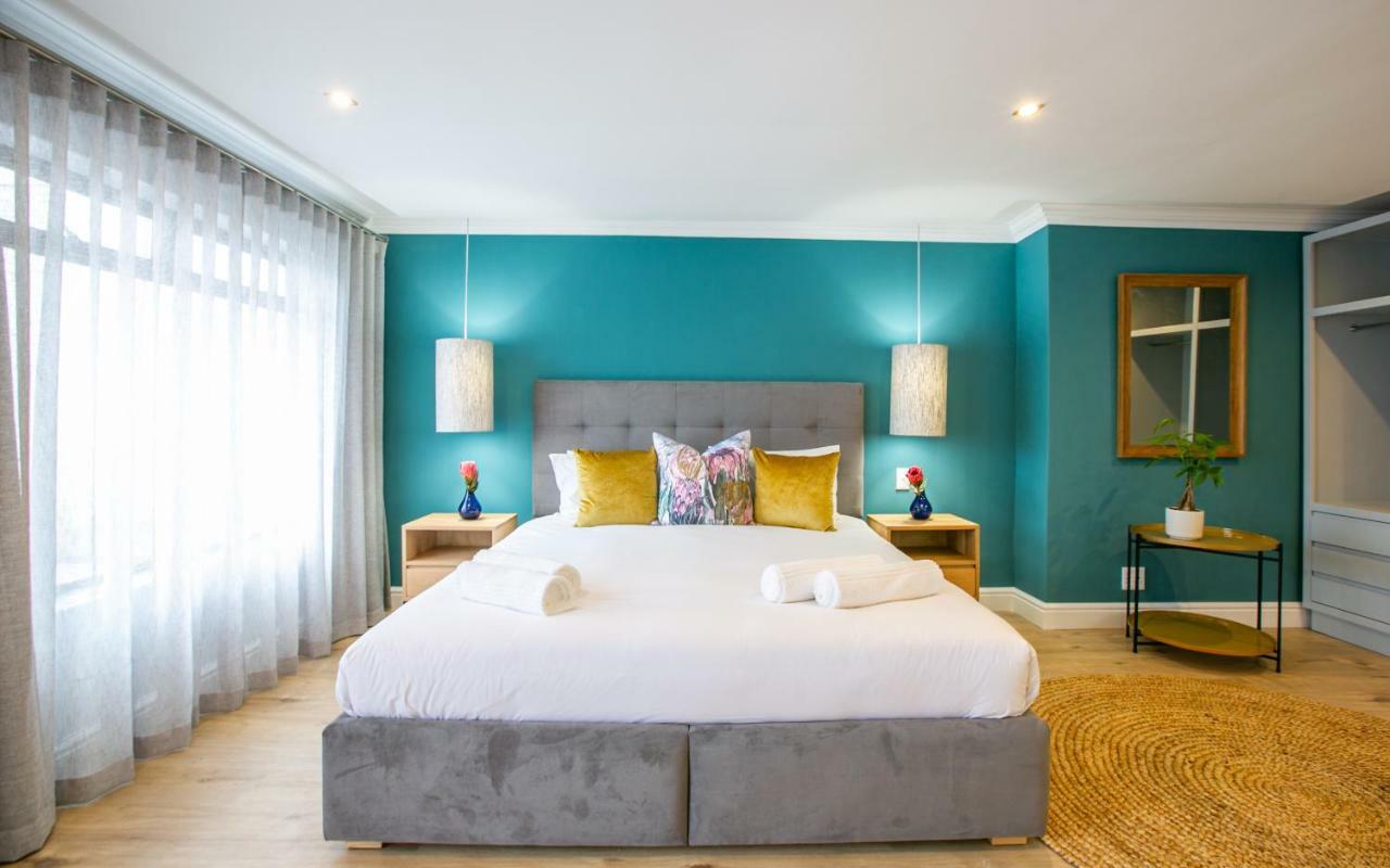 Hout & About Guest House Hout Bay Bagian luar foto