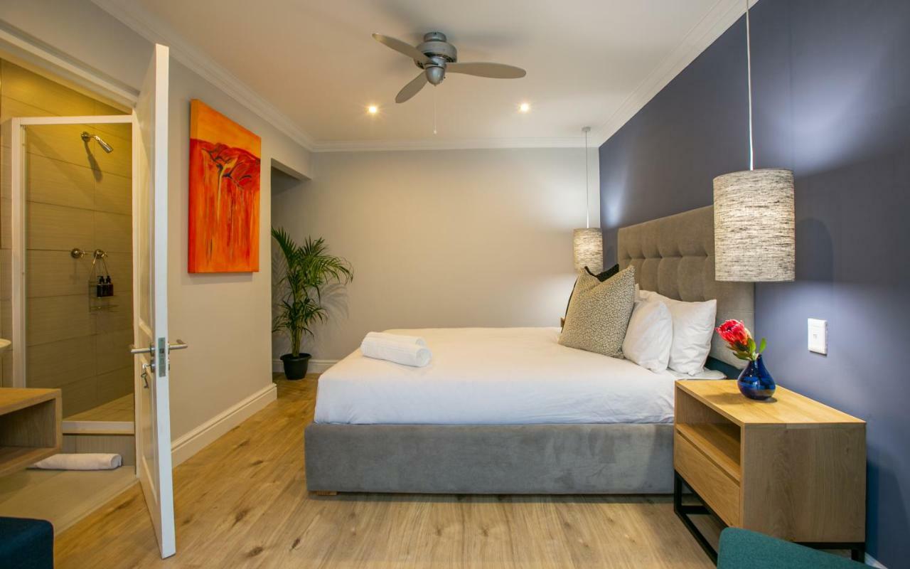 Hout & About Guest House Hout Bay Bagian luar foto
